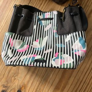Fossil Cooper bucket Dark Floral bag.
